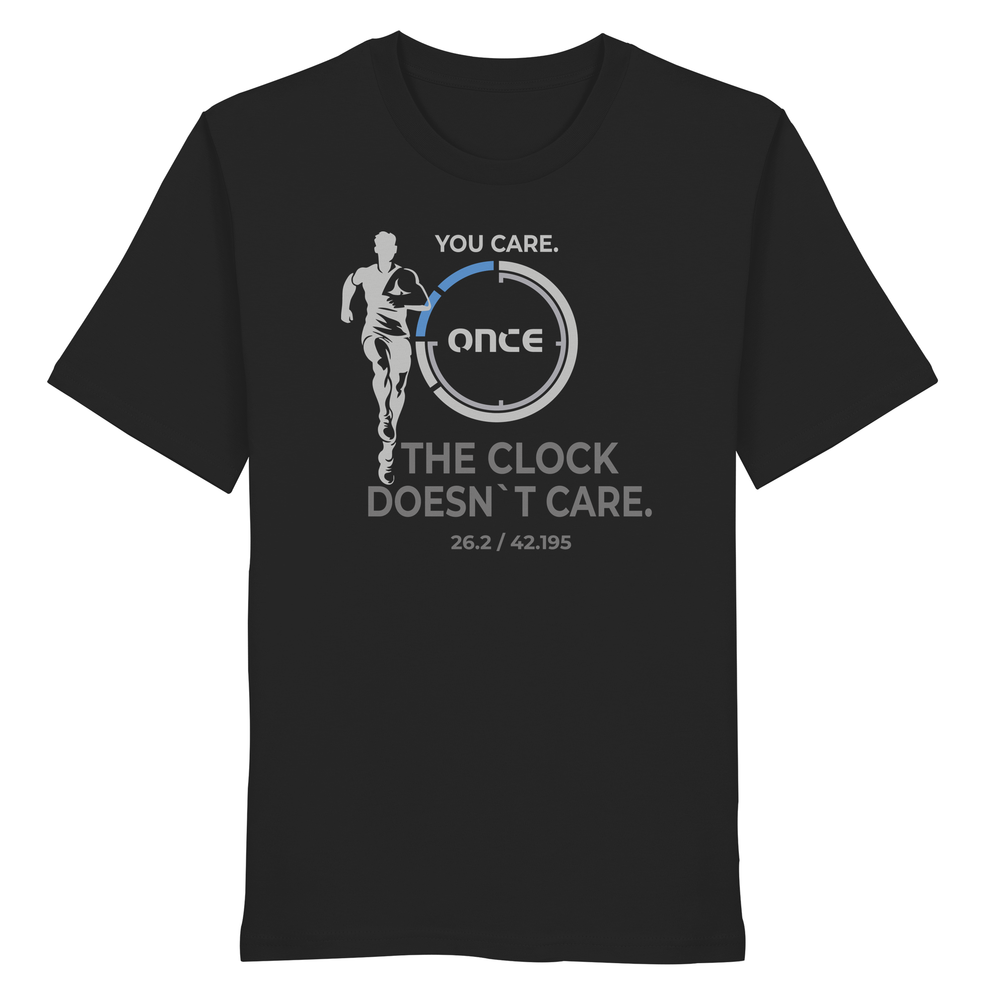 Schwarzes T-Shirt mit Laufgrafik, stilisiertem Uhrsymbol und dem Schriftzug „YOU CARE. THE CLOCK DOESN`T CARE.“ sowie „26.2 / 42.195“ auf der Vorderseite